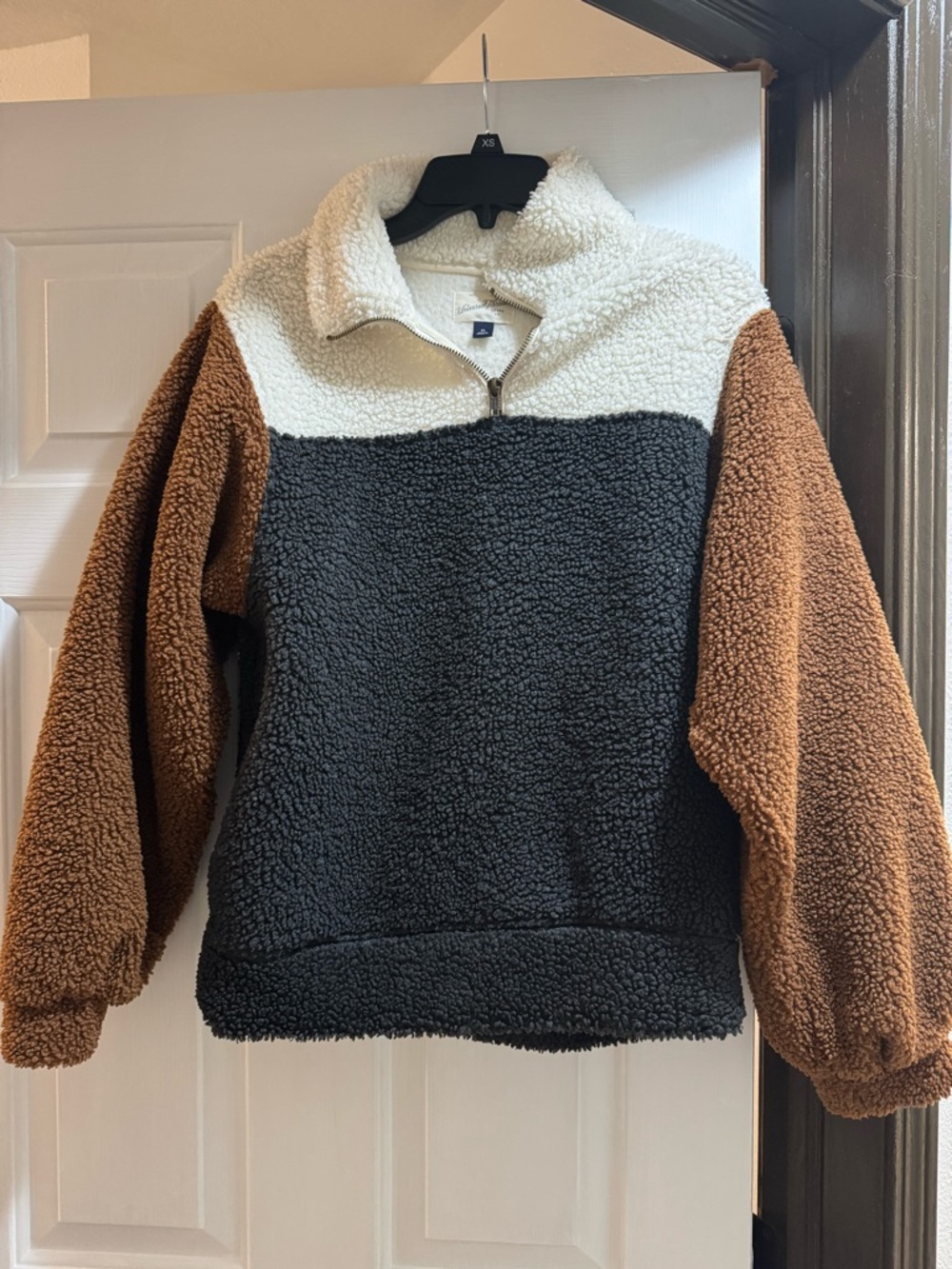 Universal Thread Cream and Charcoal Sherpa Half-Zip Pullover